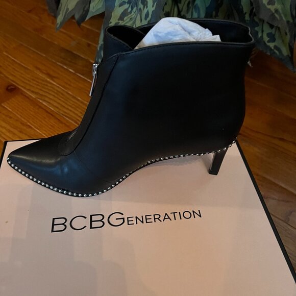 BCBG GENERATION BOOTIES, SIZE 8 - Picture 1 of 6